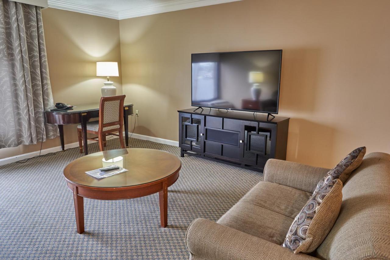 Seaport And Marina Hotel 3*