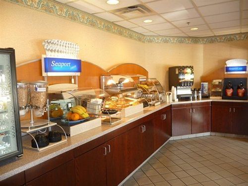 Seaport And Marina Hotel 3*