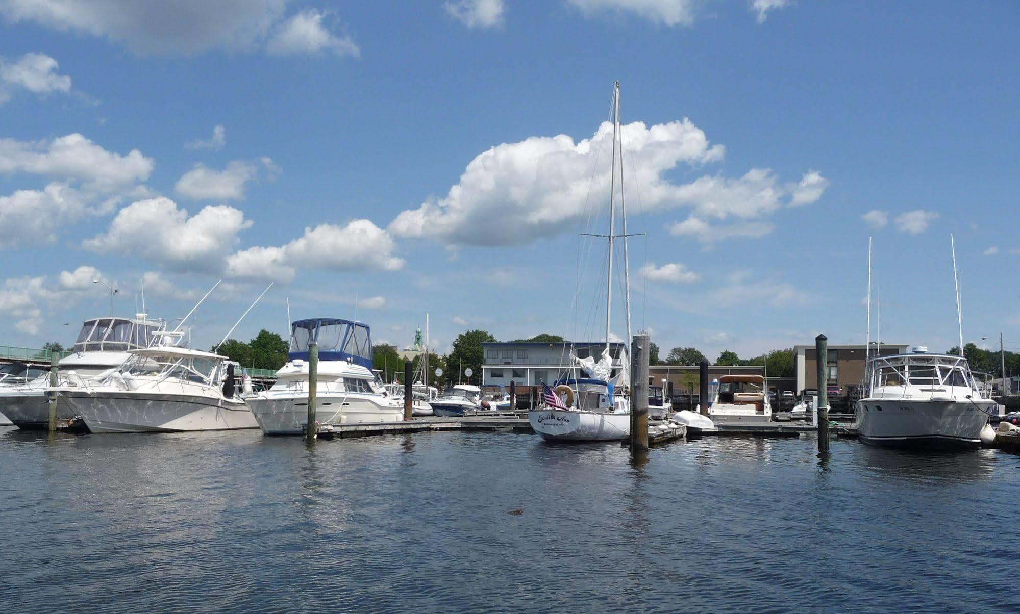 Hotel Seaport And Marina 3*